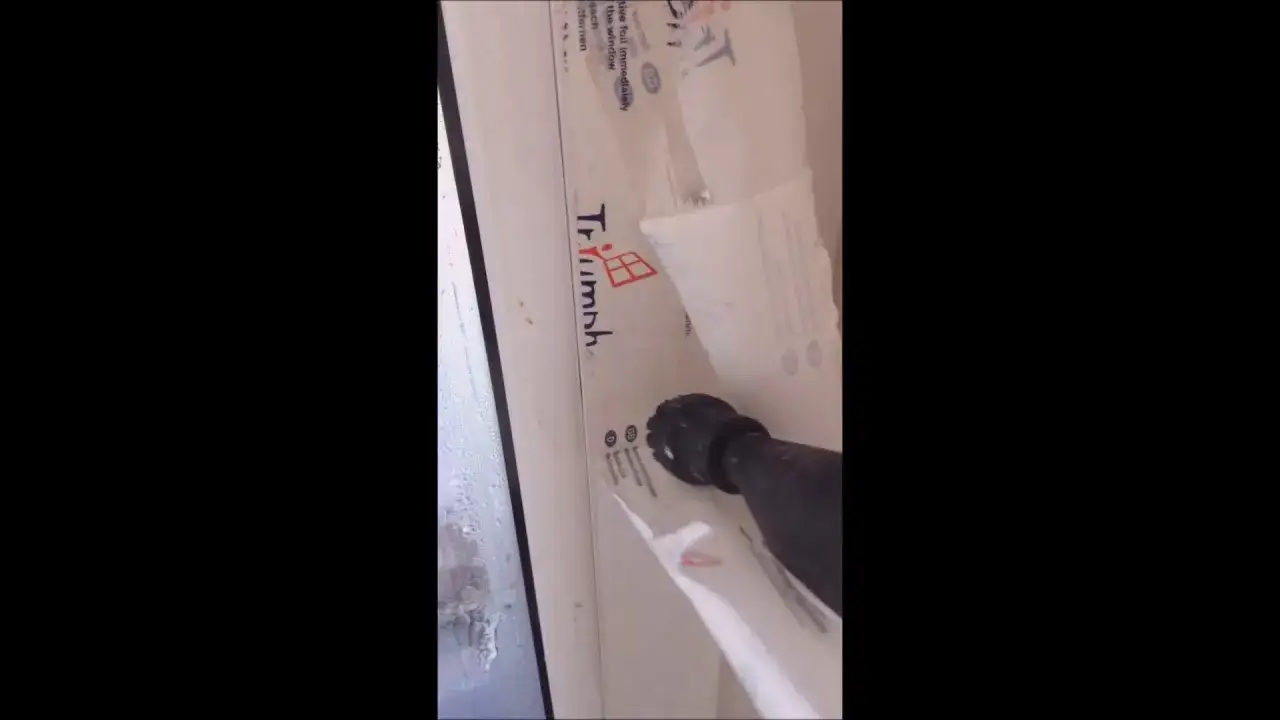 Zdjęcie Jak usunąć folię z okien PCV bez uszkodzeń i frustracji
